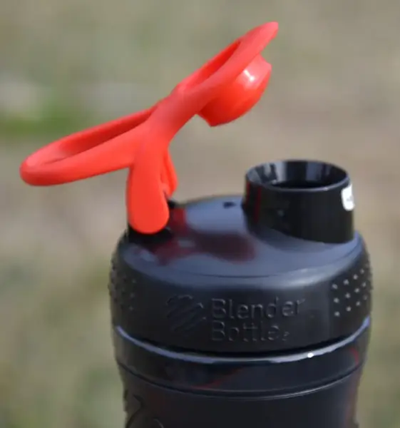 Шейкер спортивный (бутылка) BlenderBottle SportMixer Flip 20oz/590ml Black/Red купить недорого в Украине, фото 6