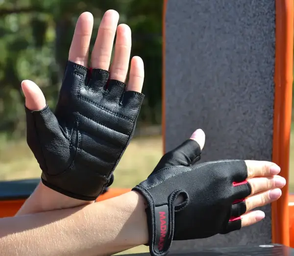 Перчатки для фитнеса MadMax MFG-251 Rainbow Rubine Red L купить недорого в Украине, фото 7