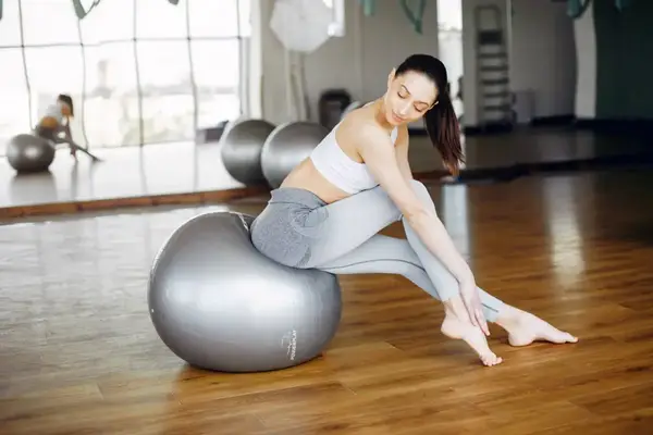 М'яч для фітнесу (фітбол) PowerPlay 4001 Ø65 cm Gymball Сірий + помпа купити недорого в Україні, фото 9