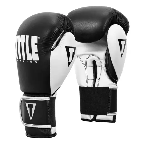 Боксерские перчатки TITLE Boxing Dynamic Strike Black/White 12 oz (бинты 4м. в комплекте) купить