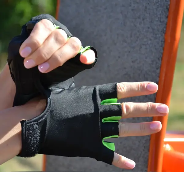 Перчатки для фитнеса MadMax MFG-251 Rainbow Green M купить недорого в Украине, фото 5