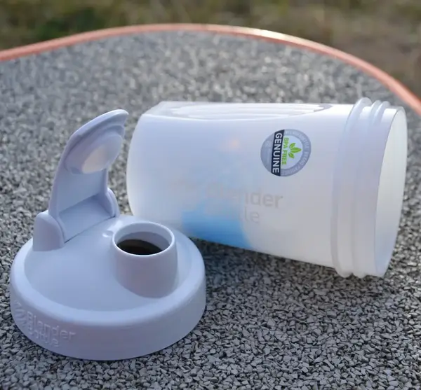 Шейкер спортивный BlenderBottle Original Classic 20oz/590ml White купить недорого в Украине, фото 8