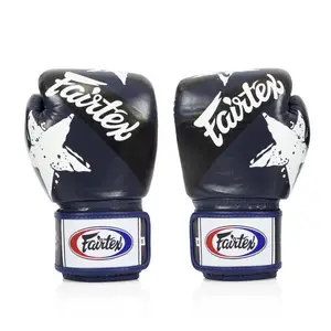 Боксерські рукавиці Fairtex BGV1 Nation Print Blue 10 унцій (бинти в комплекті) купити