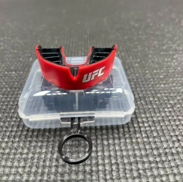 Капа OPRO Silver UFC дитяча (вік до 10) Red/Black (ufc.102515002) купити недорого в Україні, фото 9