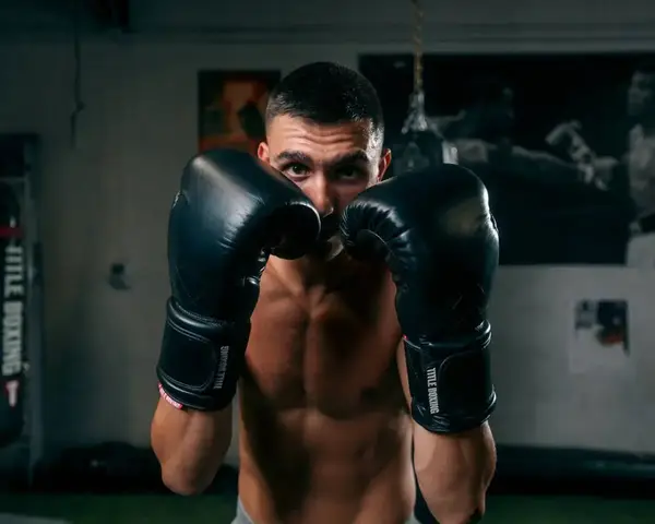 Боксерские перчатки TITLE Boxing Ko-Vert Black 14 oz (бинты 4м. в комплекте) купить недорого в Украине, фото 6