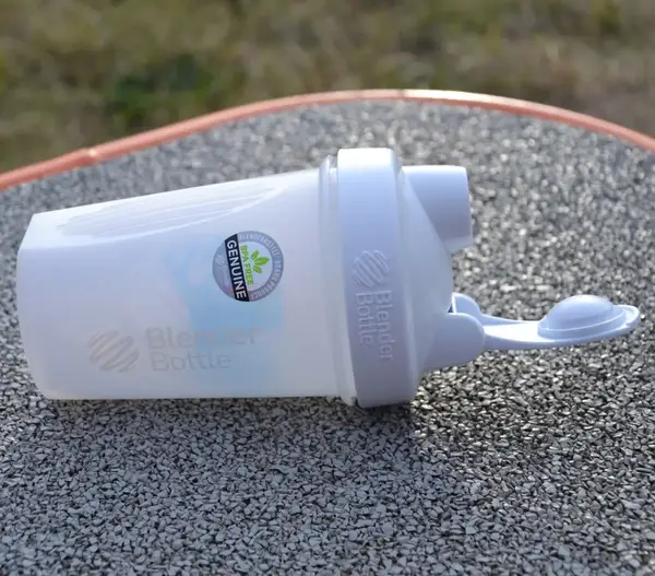 Шейкер спортивный BlenderBottle Original Classic 20oz/590ml White купить недорого в Украине, фото 7