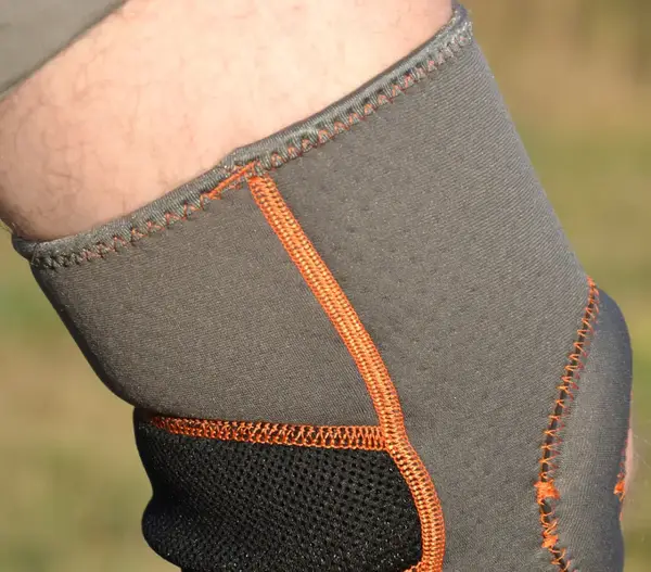 Наколінник MadMax MFA-297 Knee Support with Patella Stabilizer Dark Grey/Orange XL купити недорого в Україні, фото 10
