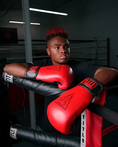 Боксерские перчатки TITLE Boxing Vegan Gloves Red/Black 14 oz (капа в комплекте) купить недорого в Украине, фото 7