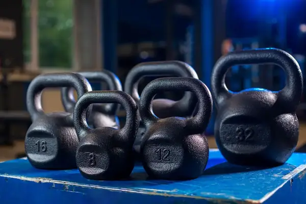 Спортивная чугунная гиря RN-SPORT на 16 кг, черная купить недорого в Украине, фото 4