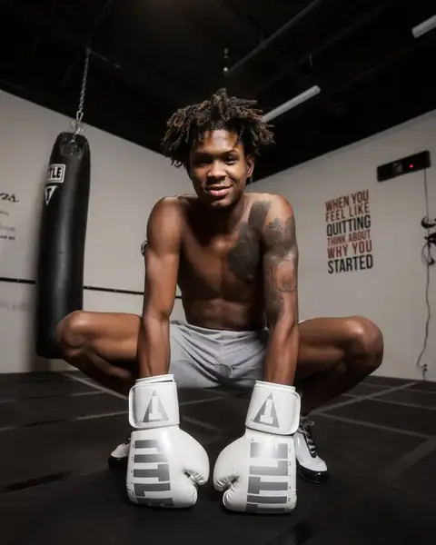 Боксерские перчатки TITLE Boxing Inferno Intensity Elastic White 18 oz (капа в комплекте) купить недорого в Украине, фото 7