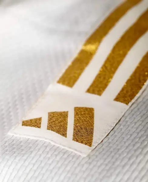 Кимоно для дзюдо Adidas серии Club с золотыми полосами на плечах Размер 140 | белое | J350P купить недорого в Украине, фото 3