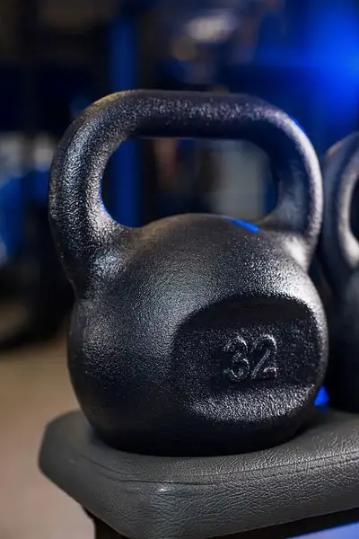 Спортивная чугунная гиря RN-SPORT на 32 кг, черная купить недорого в Украине, фото 2