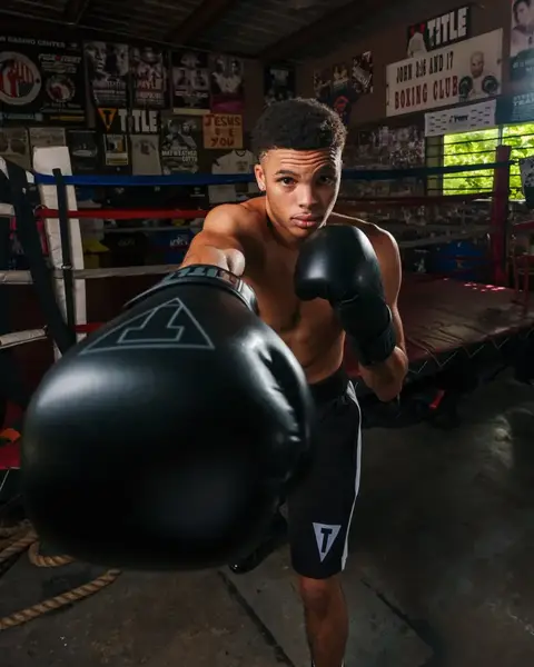 Боксерські рукавиці TITLE Boxing Vegan Gloves Black 16 oz (капа в комплекті) купити недорого в Україні, фото 9