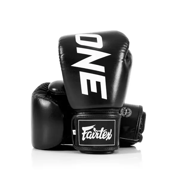 Боксерские варежки Fairtex BGV1-ONE (натуральная кожа) Black 10 унций (бинты в комплекте) купить
