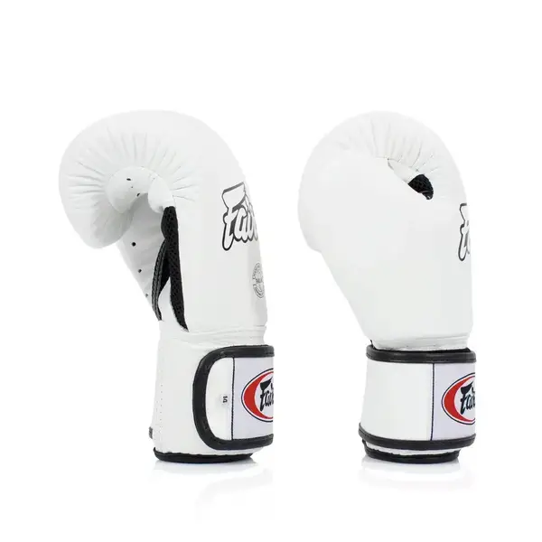 Боксерские перчатки Fairtex BGV1 White 10 унций (бинты в комплекте) купить недорого в Украине, фото 4