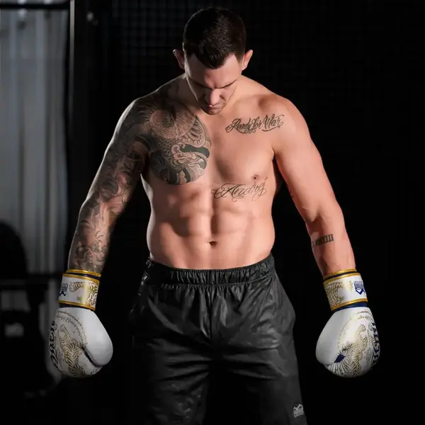 Боксерські рукавиці Phantom Muay Thai Gold Limited Edition 14 унцій (бинти в подарунок) купити недорого в Україні, фото 10