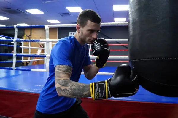 Боксерські рукавиці PowerPlay 3018 Jaguar Чорно-Жовті 16 унцій купити недорого в Україні, фото 8