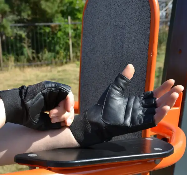 Рукавички для фітнесу MadMax MFG-248 Clasic Exclusive Black L купити недорого в Україні, фото 7