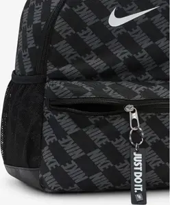 Рюкзак Nike Y NK BRSLA JDI MNI BK-AOP FA25 11L черный, серый Дет 25 x 33 x 13 см купить