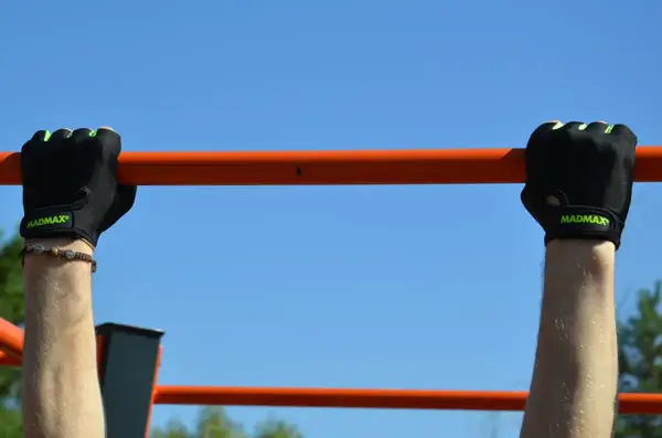 Перчатки для фитнеса MadMax MFG-251 Rainbow Green M купить недорого в Украине, фото 10