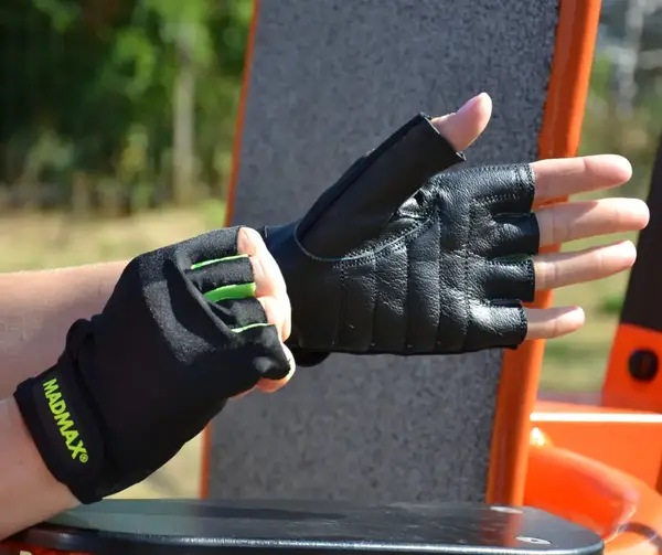 Перчатки для фитнеса MadMax MFG-251 Rainbow Green M купить недорого в Украине, фото 8