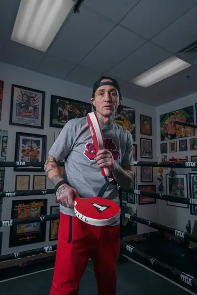 Боксерські ракетки TITLE Boxing Punch Training Paddles Red купити недорого в Україні, фото 8