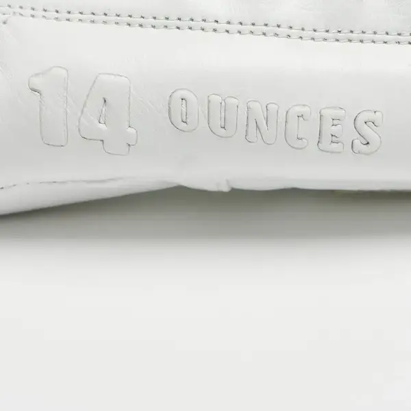 Боксерские перчатки Leone GN111 THE GREATEST White 12 унций (бинты 4 м. в комплекте) купить недорого в Украине, фото 7