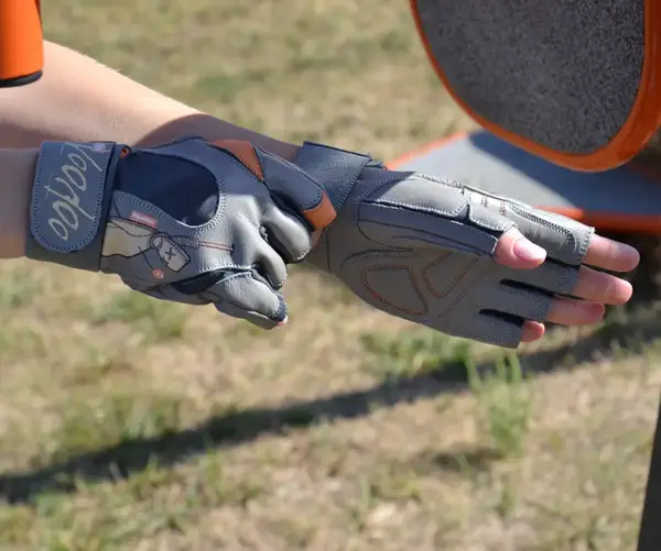Перчатки для фитнеса MadMax MFG-921 Voodoo Light grey/orange M купить недорого в Украине, фото 9