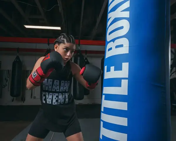 Боксерские перчатки TITLE Boxing Guts and Glory Black/Red XL 16oz (бинты 4м. в комплекте) купить недорого в Украине, фото 6