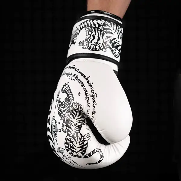 Боксерські рукавиці Phantom Muay Thai White 10 унцій (бинти в подарунок) купити недорого в Україні, фото 7