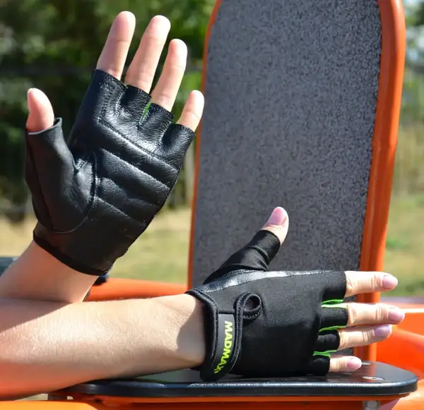 Перчатки для фитнеса MadMax MFG-251 Rainbow Green XS купить недорого в Украине, фото 4