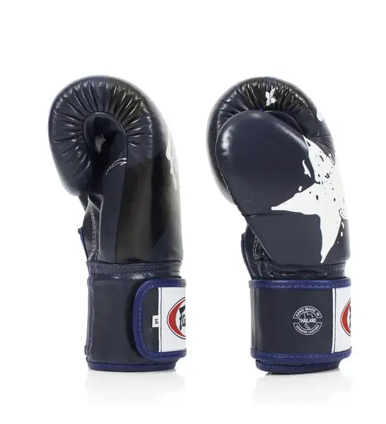 Боксерські рукавиці Fairtex BGV1 Nation Print Blue 12 унцій (бинти в комплекті) купити недорого в Україні, фото 4