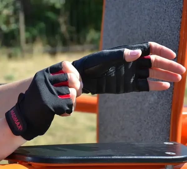 Рукавички для фітнесу MadMax MFG-251 Rainbow Rubine Red M купити недорого в Україні, фото 9