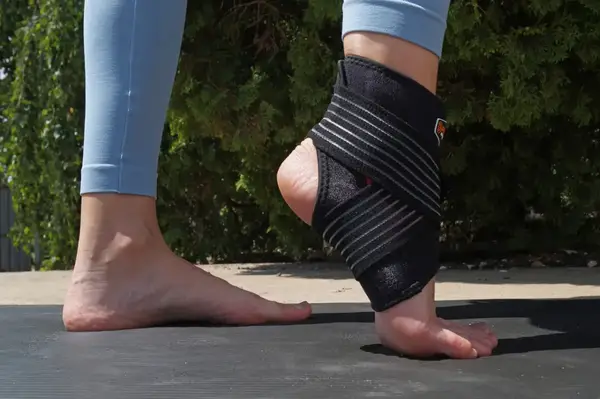 Бандаж на гомілкостоп Power System PS-6013 Neo Knee Support Black/Red M (1шт.) купити недорого в Україні, фото 3